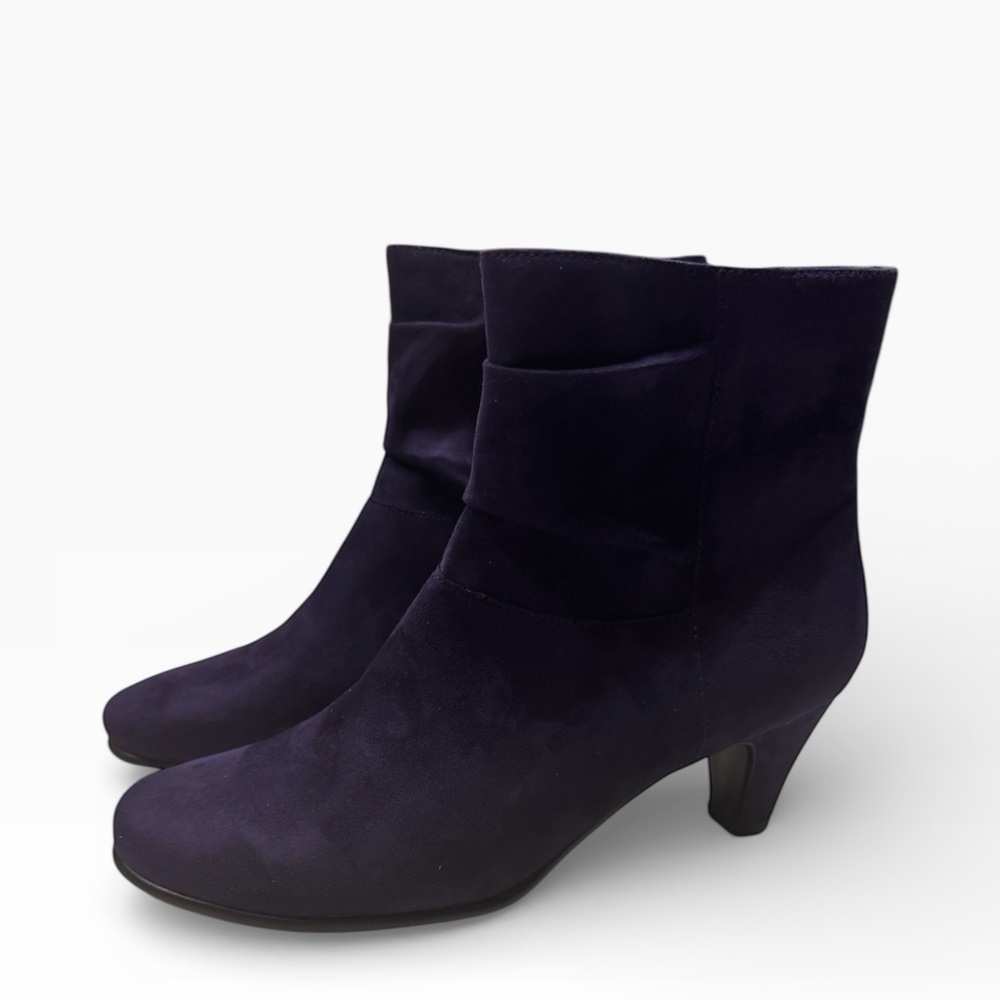 Aerosoles Memory Foam comfort ankle boots in stunning purple color New in Box